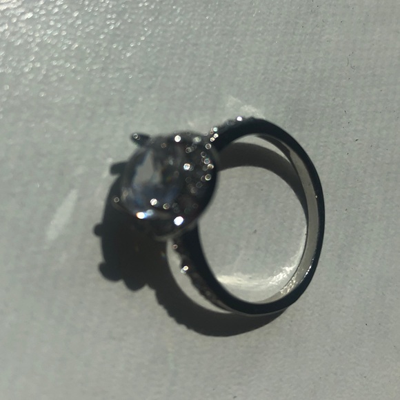 Ring - Picture 3 of 3